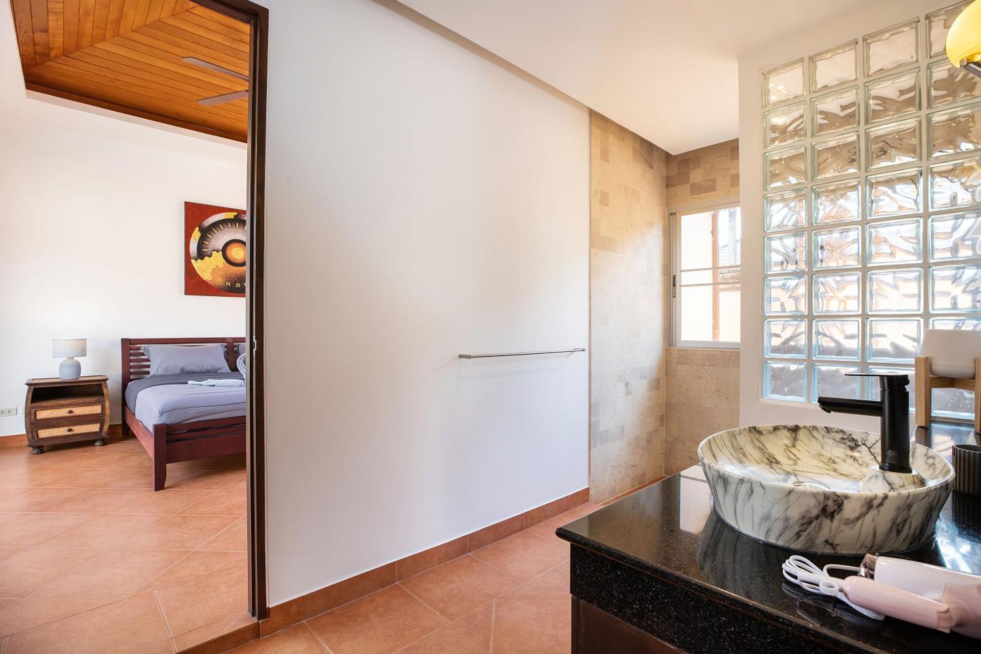 Balinese 3br Pool Freya, Spacious Courtyard, 70 M From Wellbeing & Lifestyle *