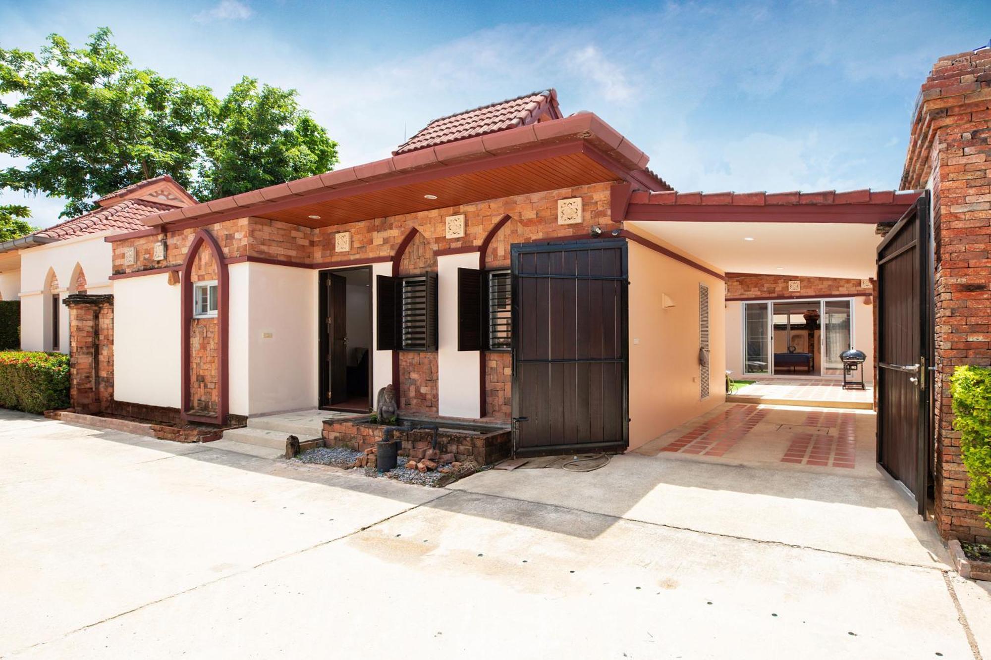 Balinese 3br Pool Freya, Spacious Courtyard, 70 M From Wellbeing & Lifestyle วิลล่า Ban Saiyuan